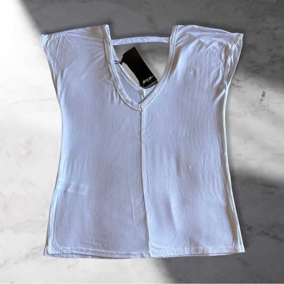 NastyGal Leave It With V Open Back Tee In White Size 4 - Picture 5 of 5